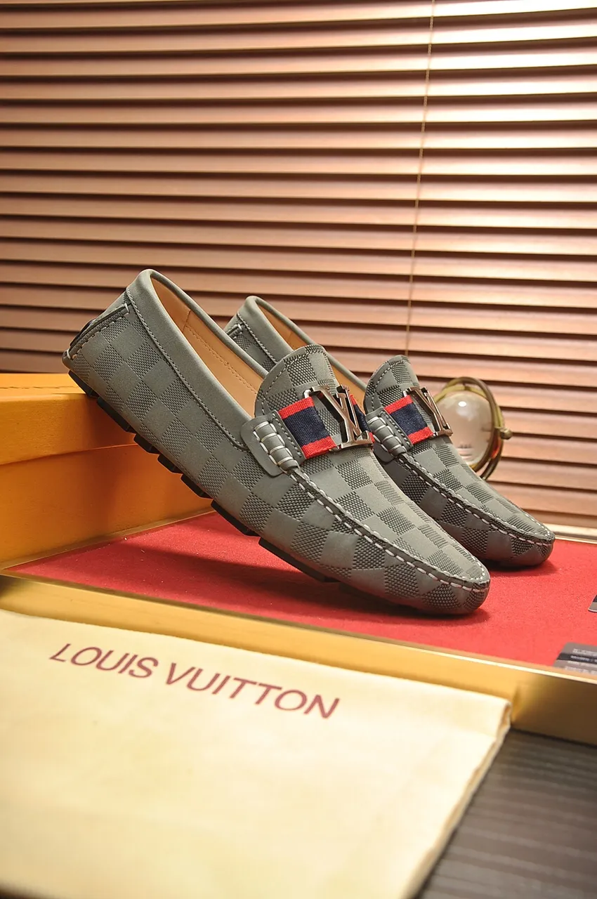 Men's men's shoes 💰420💶 [LV Doudou shoes] (water-dyed cowhide lining) new model is on the market, available on the official website. The new Doudou shoes are processed into single-color materials, and the uppers are made of imported horsehide leather. The body of the shoe is fully hemmed with mark thread, and is lined with imported original cowhide leather. The elegant shoe shape is super suitable for all-matching, and the size is 38-44.